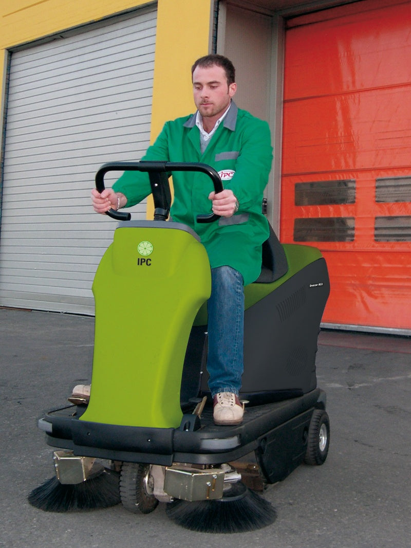 Avec garantie de service. Balayeuse-aspirante-autoportée IPC-Gansow 1050 - technologie hybride durable