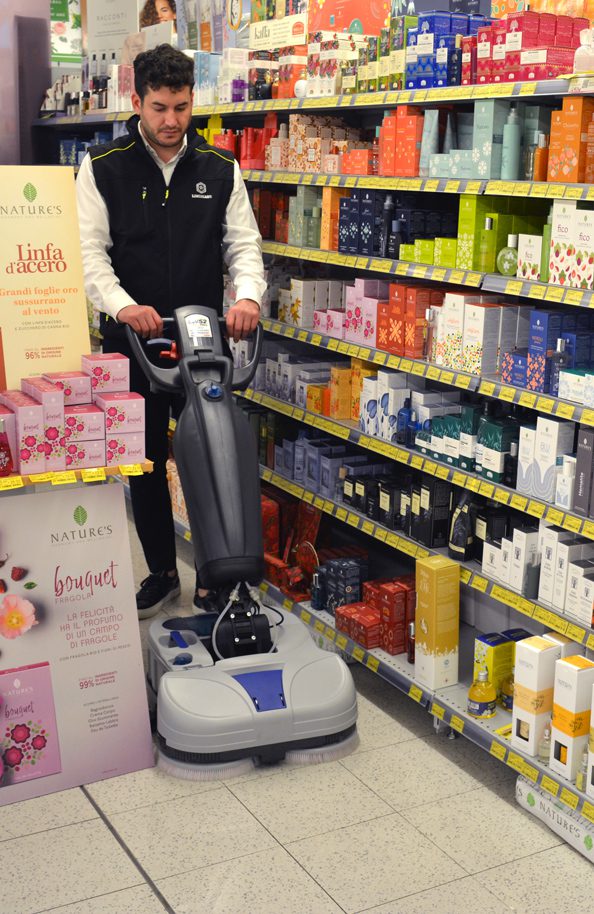 Mit Service-Garantie. Scheuersaugmaschine Flexy Hybrid