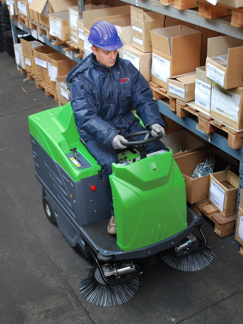 Avec garantie de service. Balayeuse-aspirante-autoportée IPC-Gansow 1250 - technologie hybride durable